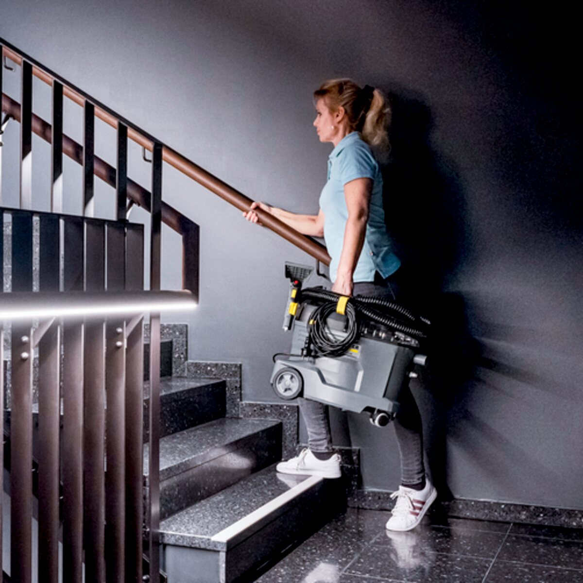 ケルヒャー KARCHER 1.100-135.0 直送 代引不可 カーペットクリーナー PUZZI 10／1 1.100135.0 ケルヒャー（KARCHER）業務用カーペットリンスクリーナー PUZZI8&frasl;1C