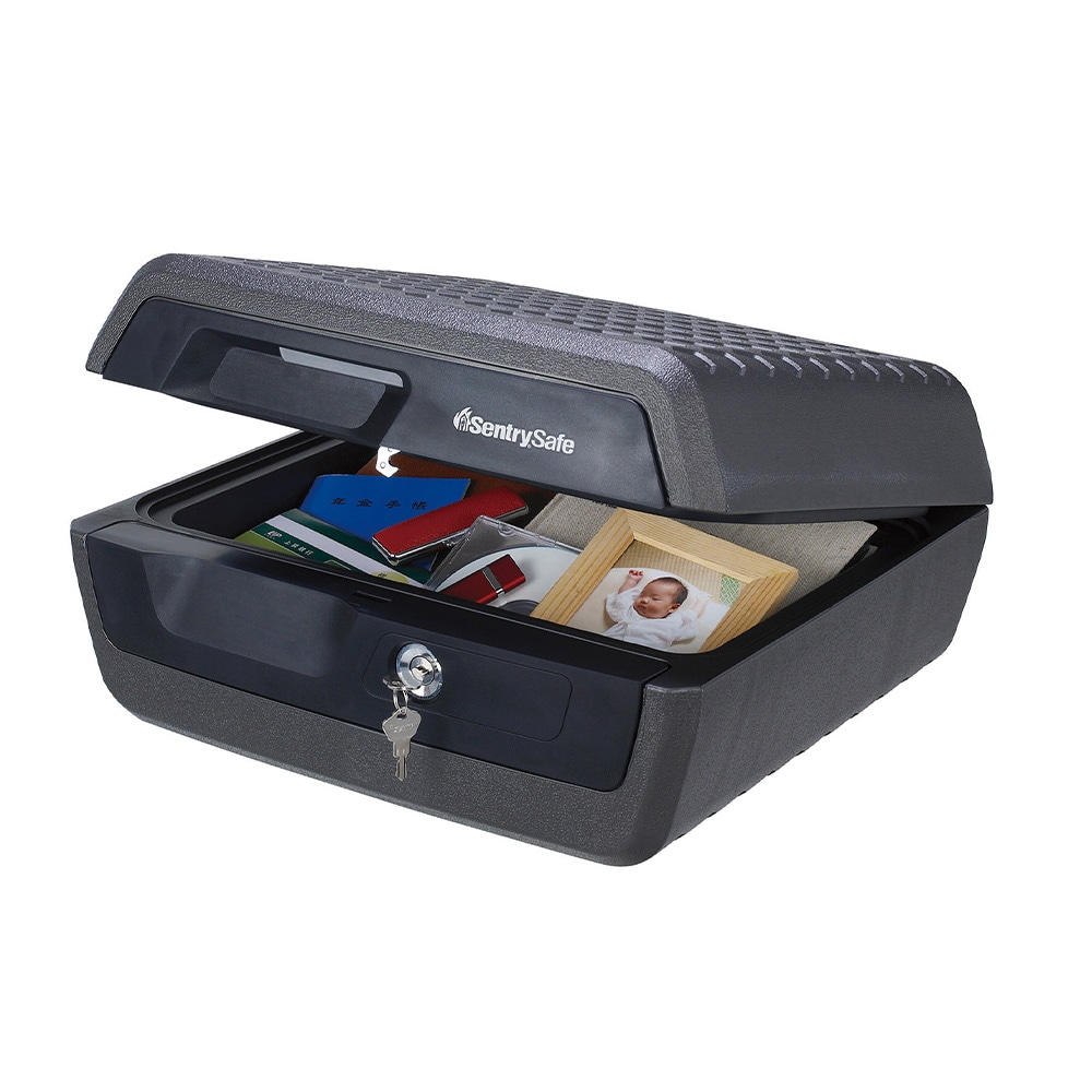 【送料無料】セントリー Sentry ポータブル式30分耐火・防水保管庫(A4紙収納可能)フラットキー2本付 CHW30100