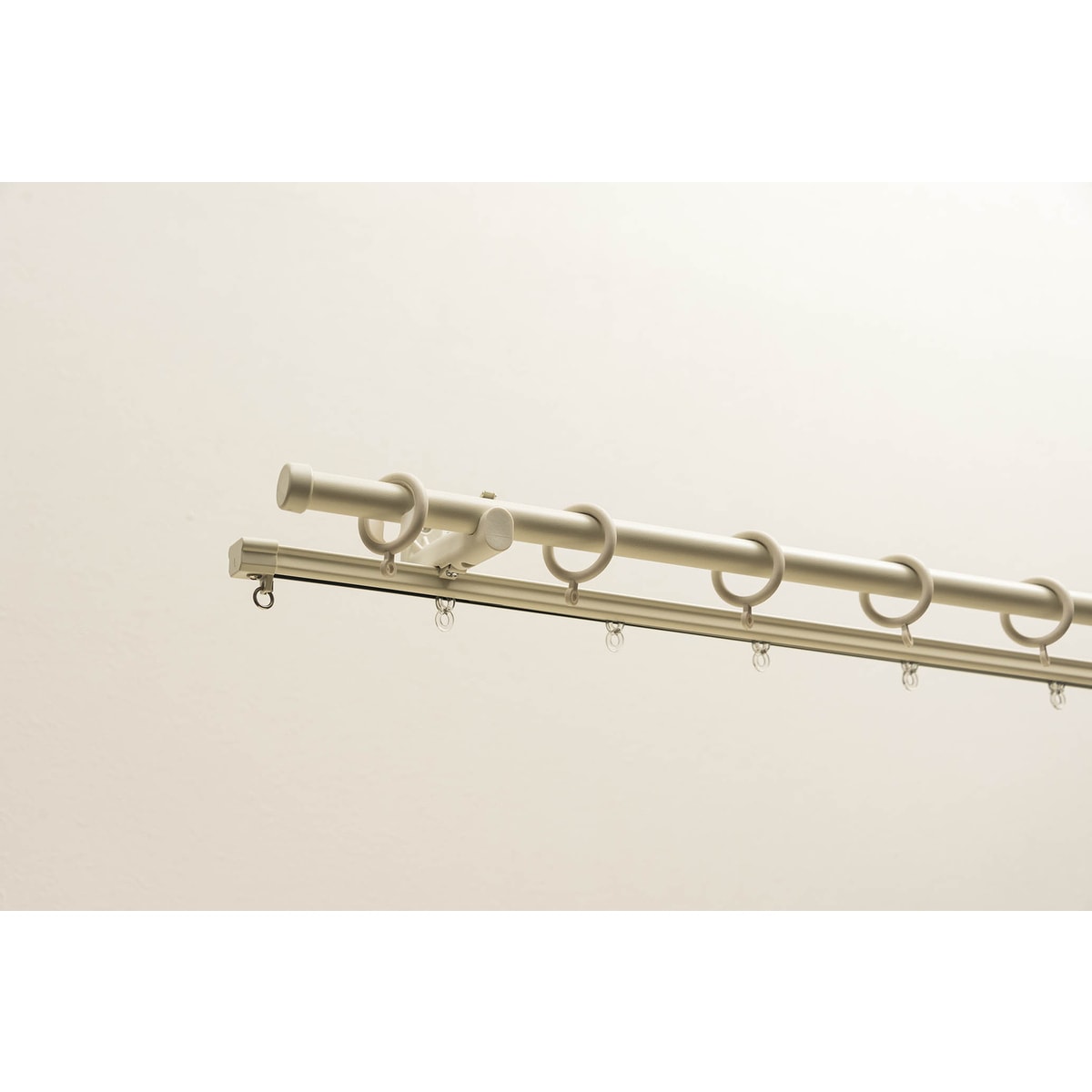 【送料無料】フルネス アイアンレール ビストロ カーテンレール オフホワイト 1.6-3.0m伸縮 ダブルタイプ I7763 【メーカー直送・代引不可・置配不可・配送地域限定】