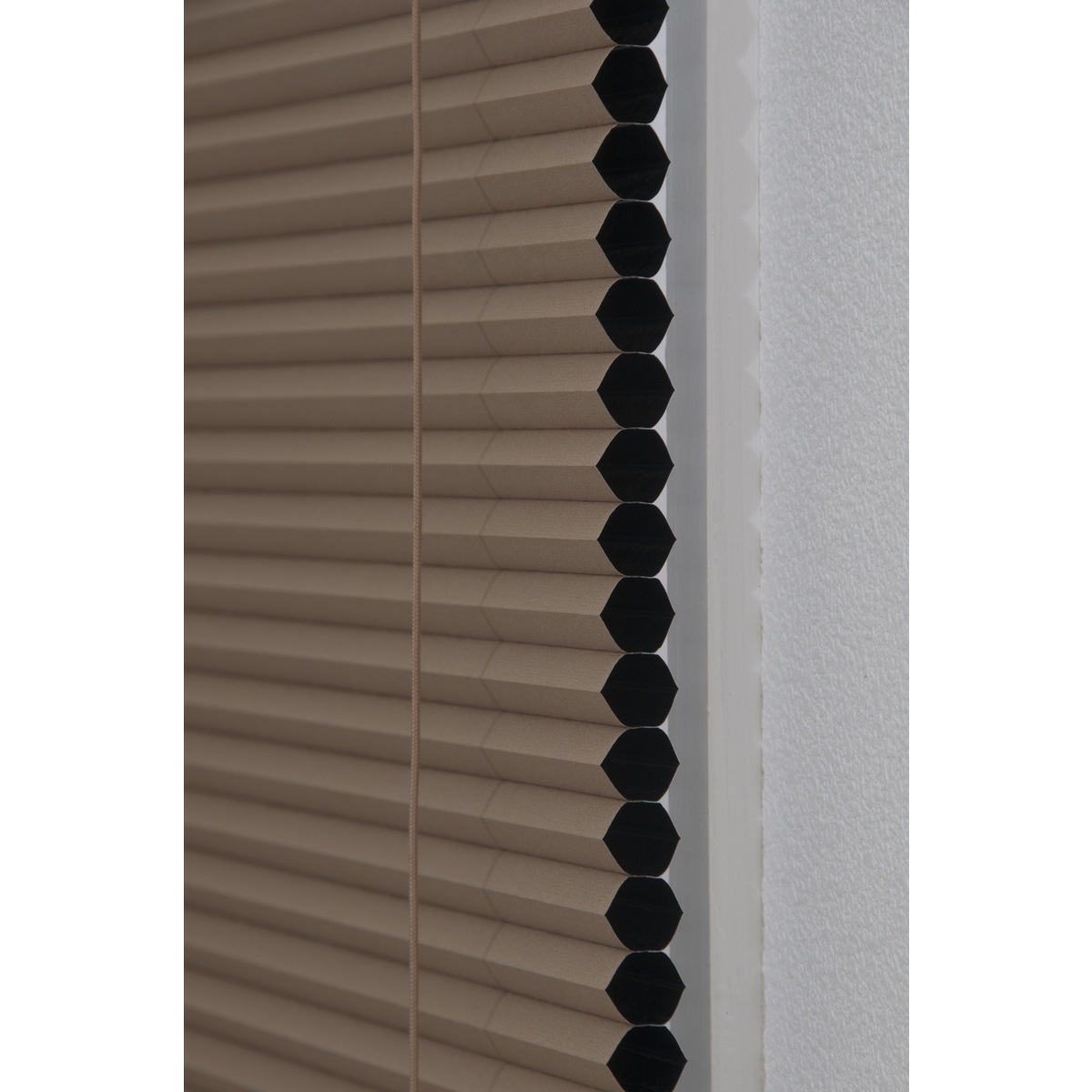 【送料無料】フルネス ハニカムブラインド 彩 遮光ダークブラウン 60×135cm L6403 【メーカー直送・代引不可・置配不可・配送地域限定】