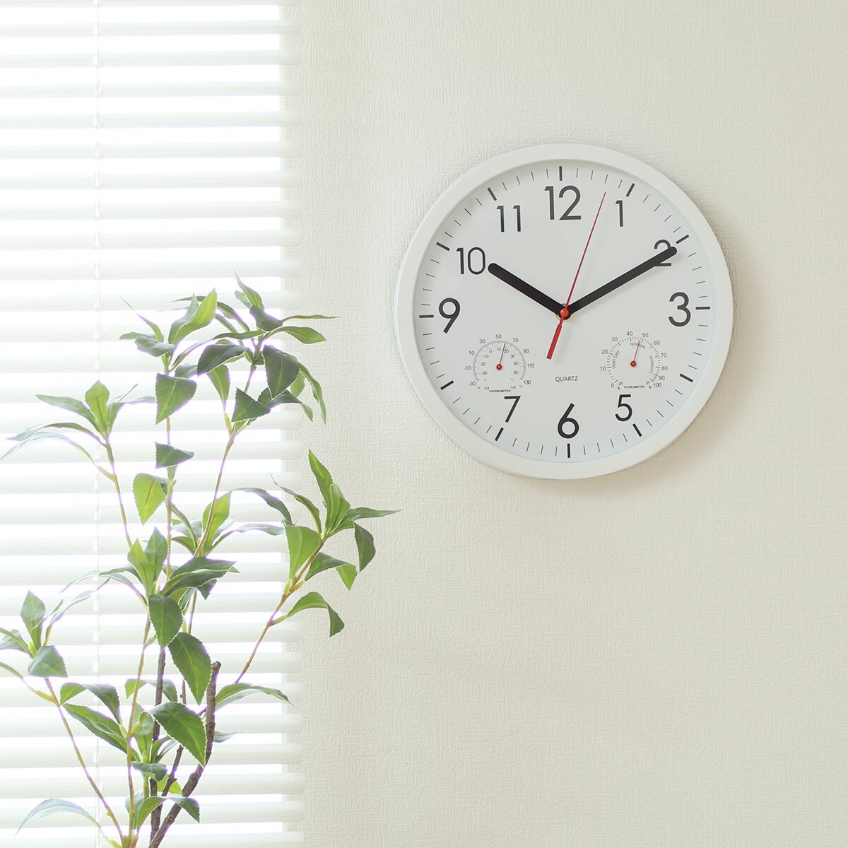 【送料無料】欠品中 次回4月上旬予定 不二貿易 掛時計 温湿度計付 アーバン 25cm WH 8019 【メーカー直送・代引不可・置配不可・配送地域限定】