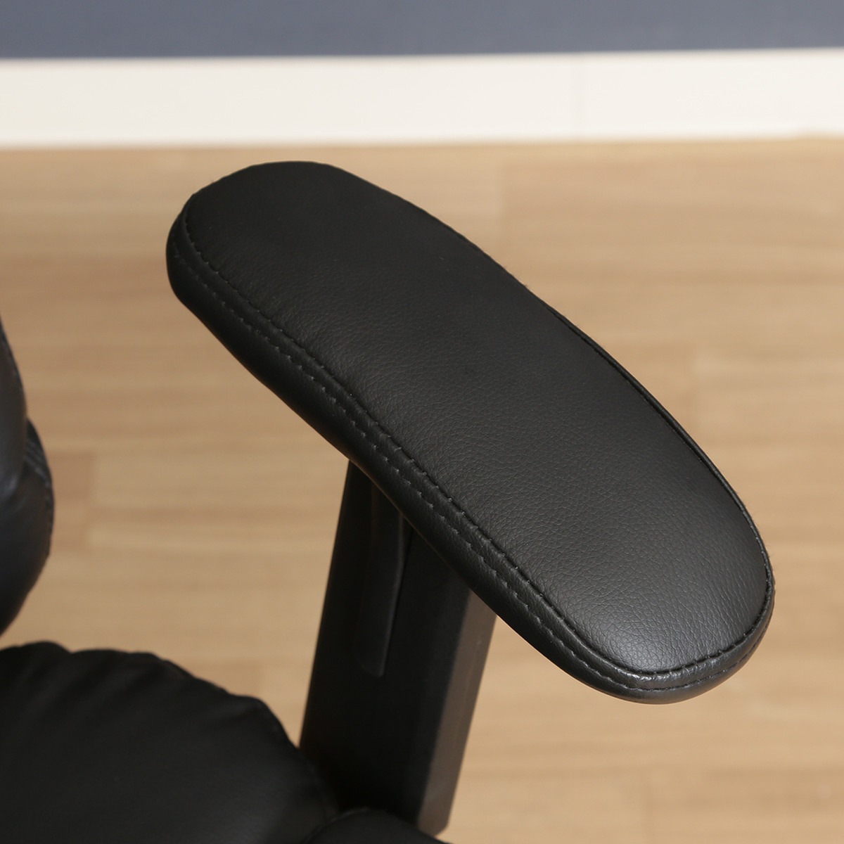 送料無料】不二貿易 PUプレジデントチェアーマンチェスター BK H-2640