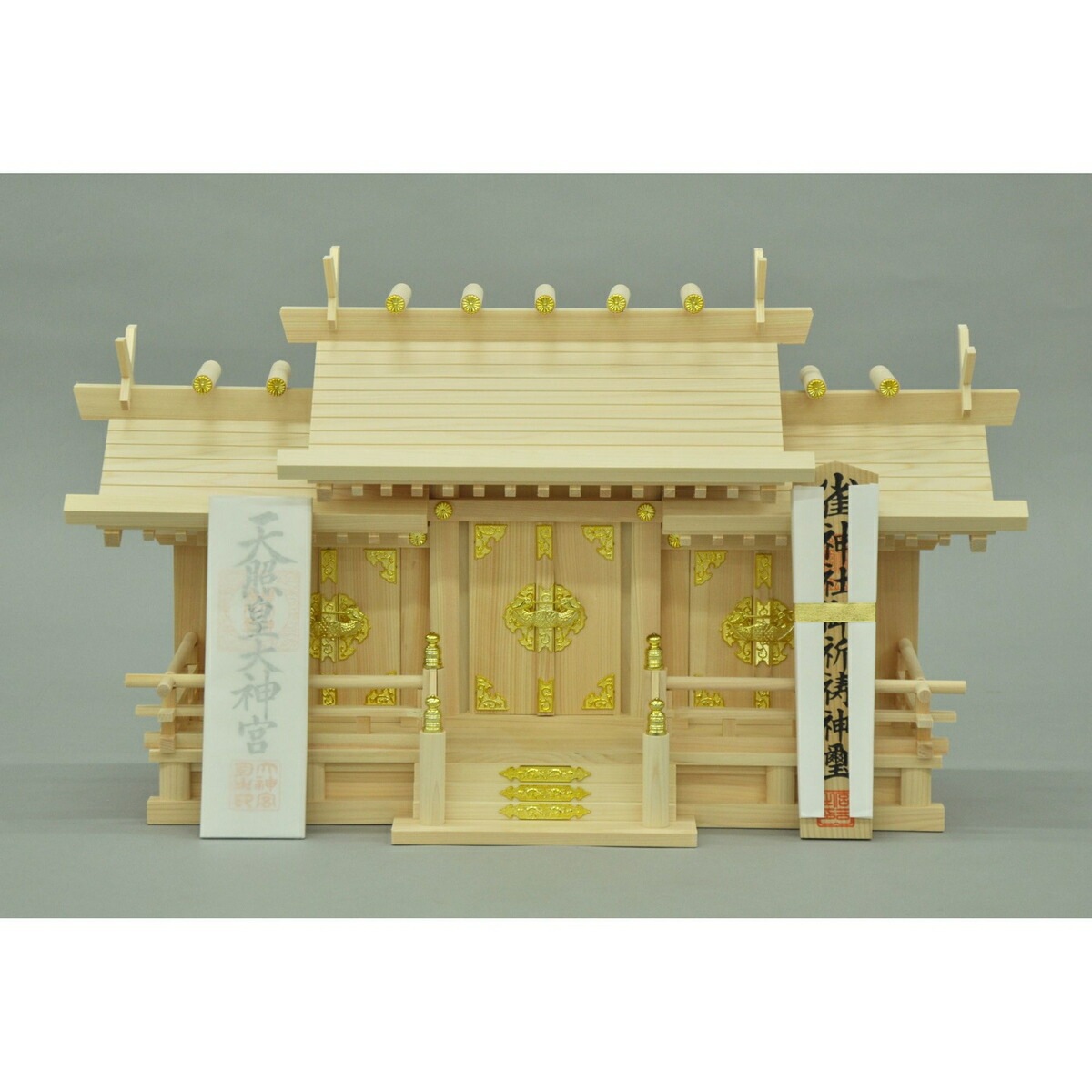 【送料無料】欠品中 次回2月上旬入荷予定 エイ・アイ・エス 国産 お神札が簡単に入る神棚 三社大謙信 NA 【メーカー直送・代引不可・置配不可】