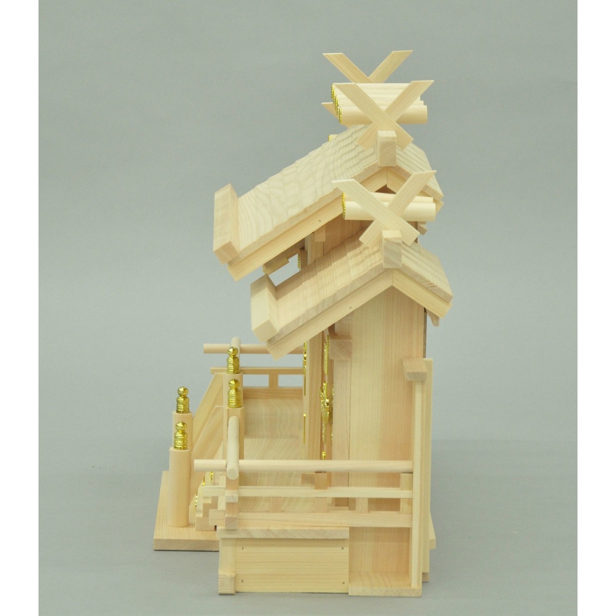 【送料無料】欠品中 2月上旬入荷予定　エイ・アイ・エス 国産 お神札が簡単に入る神棚 三社中謙信 NA 【メーカー直送・代引不可・置配不可】