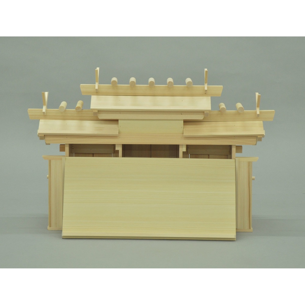 【送料無料】欠品中 2月上旬入荷予定　エイ・アイ・エス 国産 お神札が簡単に入る神棚 三社中謙信 NA 【メーカー直送・代引不可・置配不可】