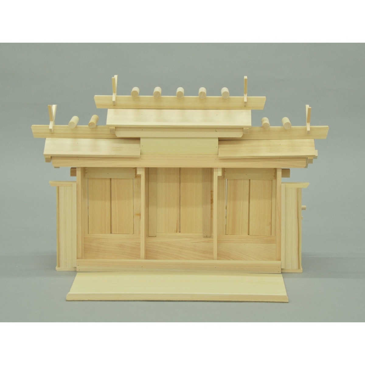 【送料無料】欠品中 2月上旬入荷予定　エイ・アイ・エス 国産 お神札が簡単に入る神棚 三社中謙信 NA 【メーカー直送・代引不可・置配不可】