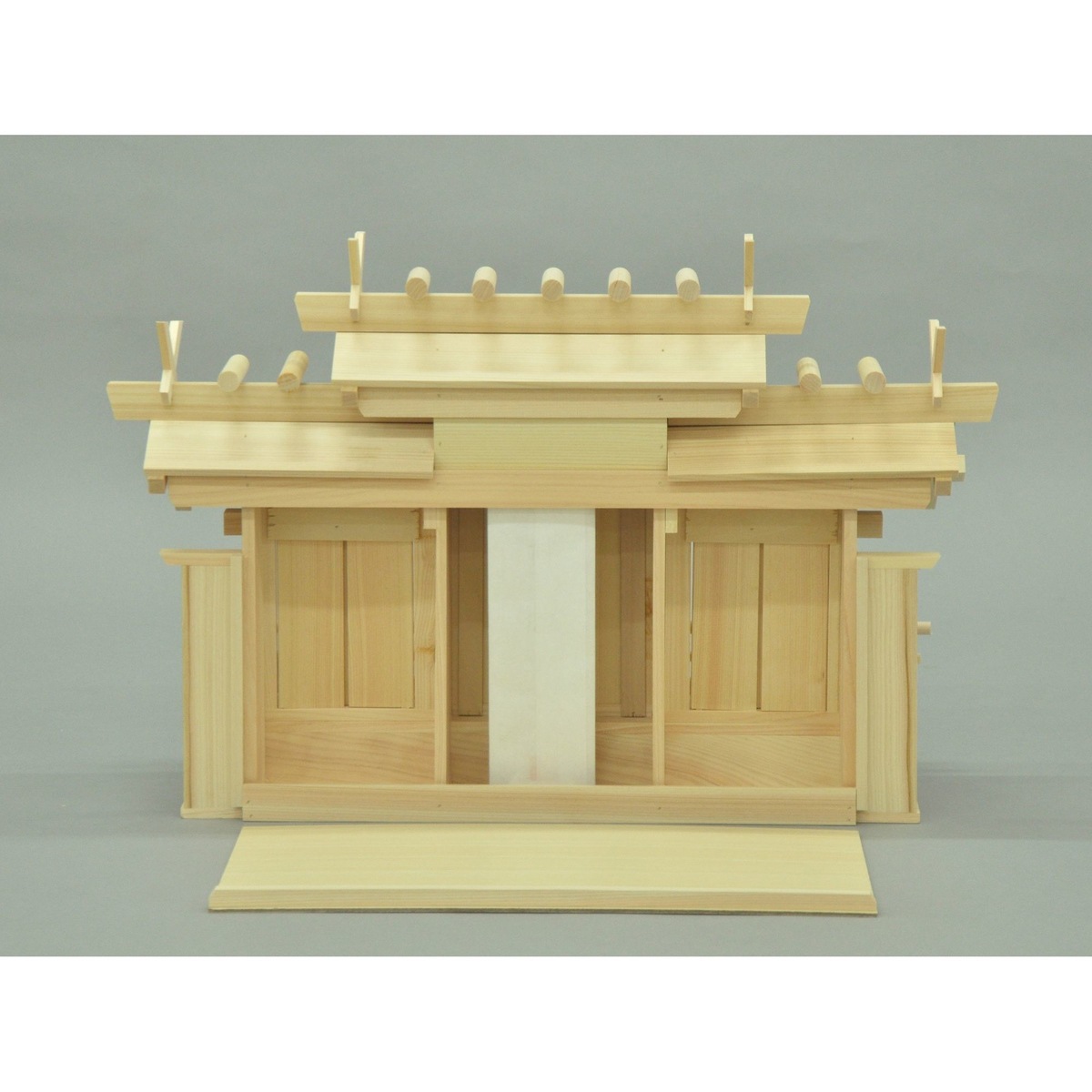 【送料無料】欠品中 2月上旬入荷予定　エイ・アイ・エス 国産 お神札が簡単に入る神棚 三社中謙信 NA 【メーカー直送・代引不可・置配不可】