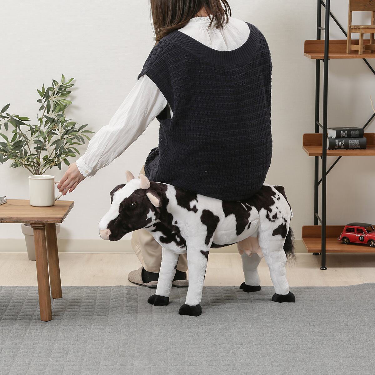 ぬいぐるみ 特大 ウシ 牛 座れる 47302 アニマルスツール 動物 耐荷重80kg 不二貿易 メーカー直送 代引き不可 ラッピング不可 座れるぬいぐるみ 牛のインテリア ぬいぐるみ 特大 ウシ 牛 座れる