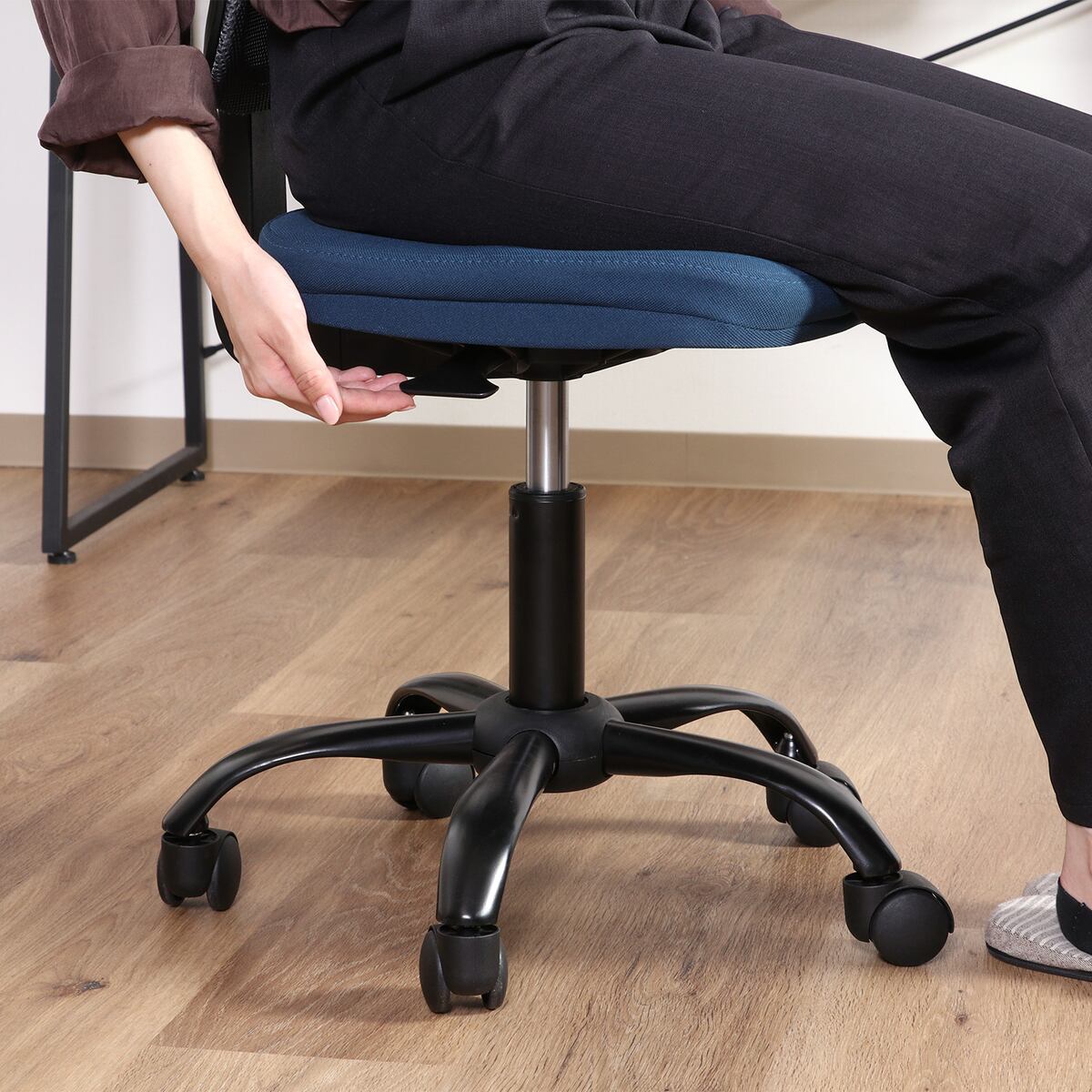 【送料無料】欠品中 次回5月中旬予定 不二貿易 オフィスチェア ライカ DGY H-2066F 【メーカー直送・代引不可・置配不可・配送地域限定】