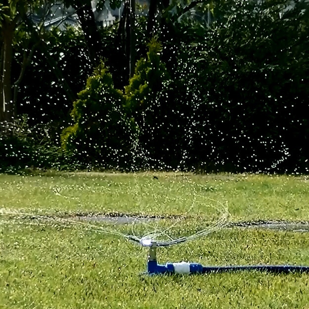 タカギ トリプルアーム スプリンクラ－ QG199FJE | 散水・灌水用品