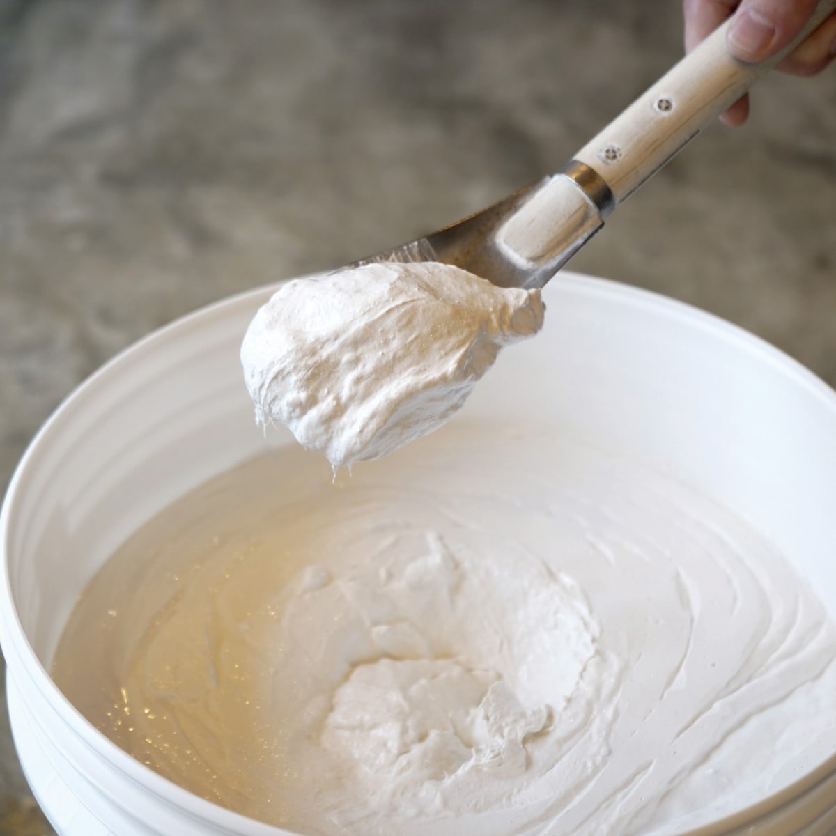 送料無料】漆喰うま～くヌレールPRO 仕上げ材 薄灰 18kg 日本