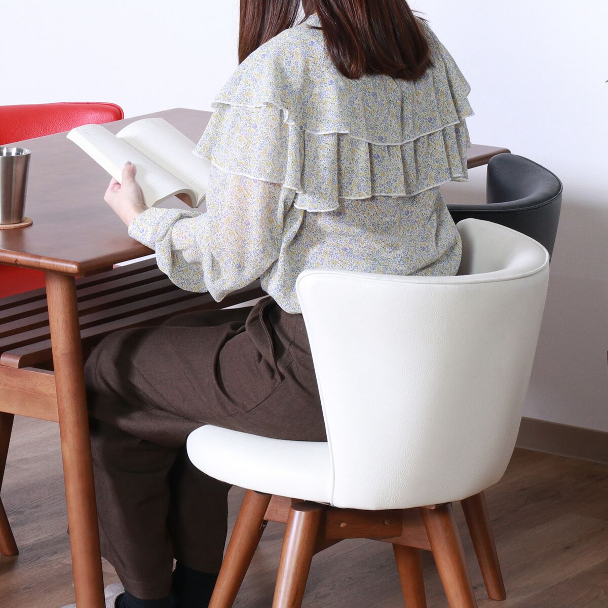 ダイニングチェア 食卓椅子 幅50cm ウエンジ×ホワイト 木製フレーム モダン調 クラム リビング 在宅ワーク〔代引不可〕(代引不可) ダイニングチェア 約幅50cm ウエンジ&frasl;ホワイト 回転式 合皮 合成皮革