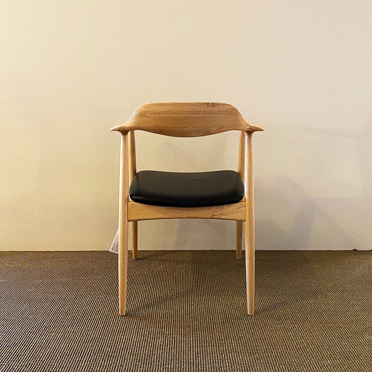 chair A-4(ホワイトアッシュ/PVC/ブラック)｜AREA Tokyo アウトレット