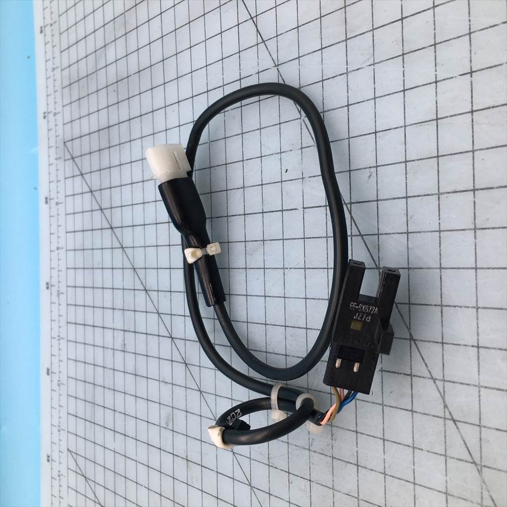 Panasonic 塗布機 BD-EG001K <br> センサー EE-SX672A JZ7D コネクター EE-1010 中古品 