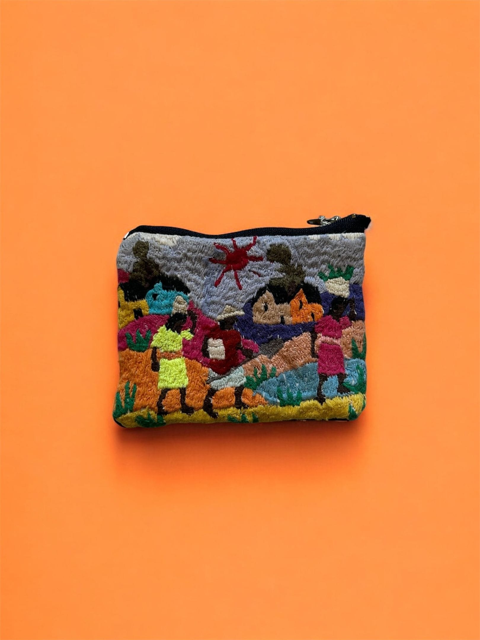 マダガスカル製の手ししゅうポーチ