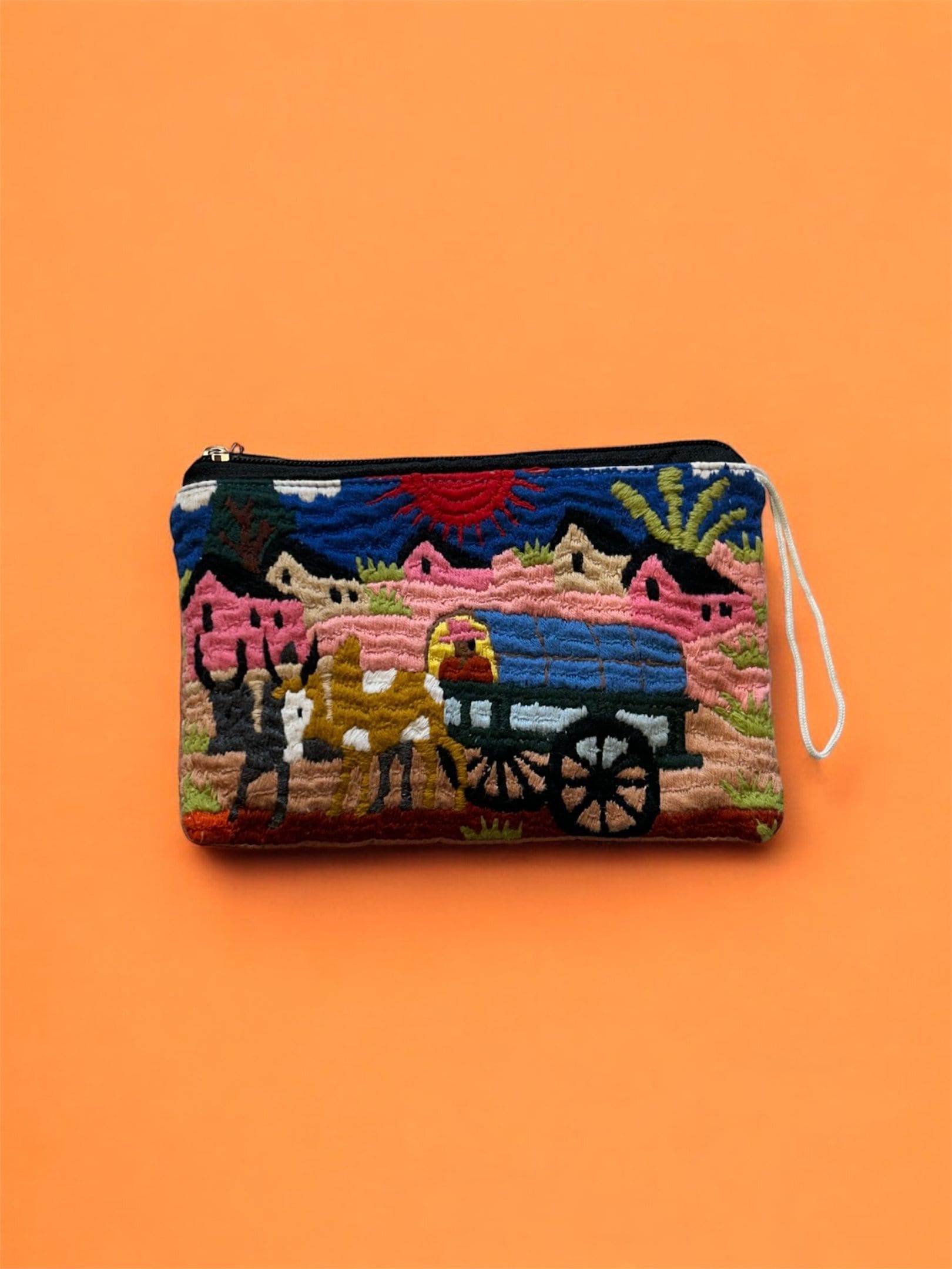 マダガスカル製の手ししゅうポーチ