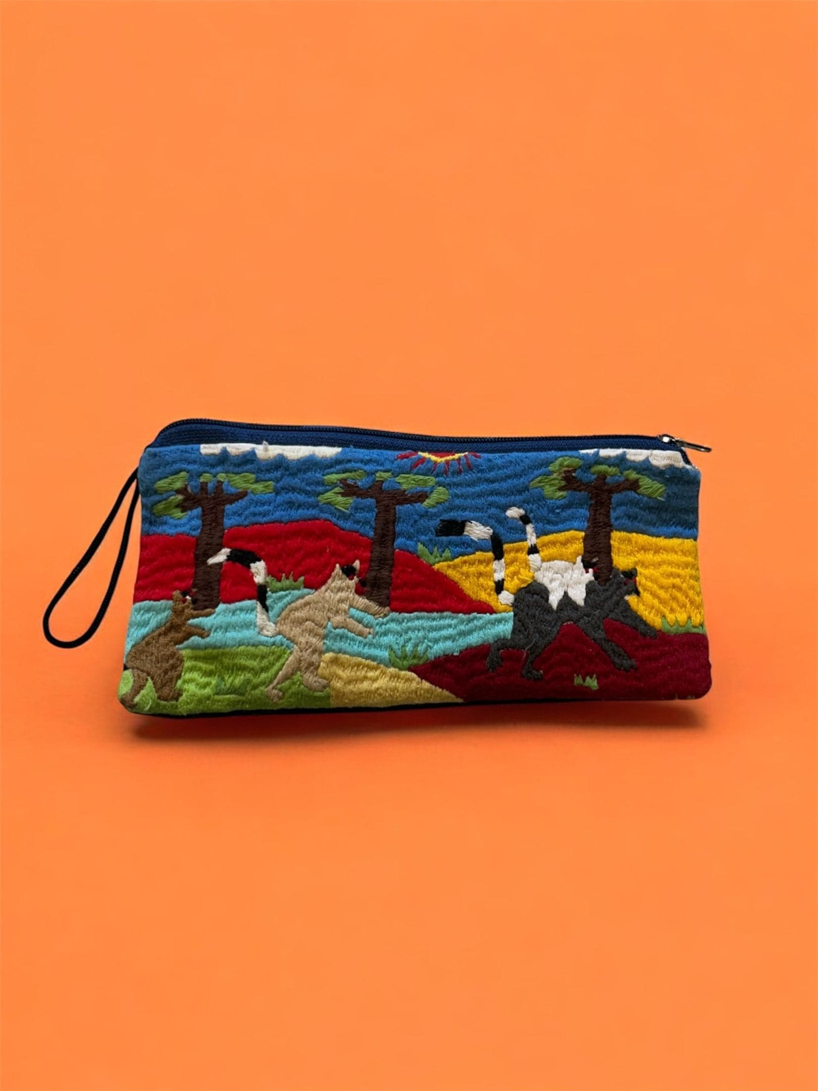 マダガスカル製の手ししゅうポーチ