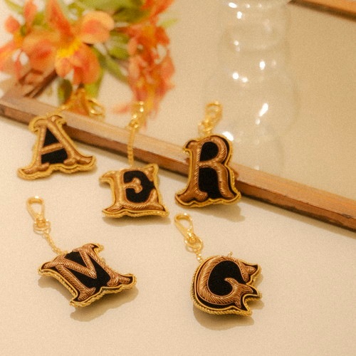 ザリ刺繍アルファベットキーホルダー(J~R)