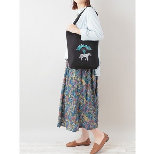 ゼブラ刺繍トートバッグ