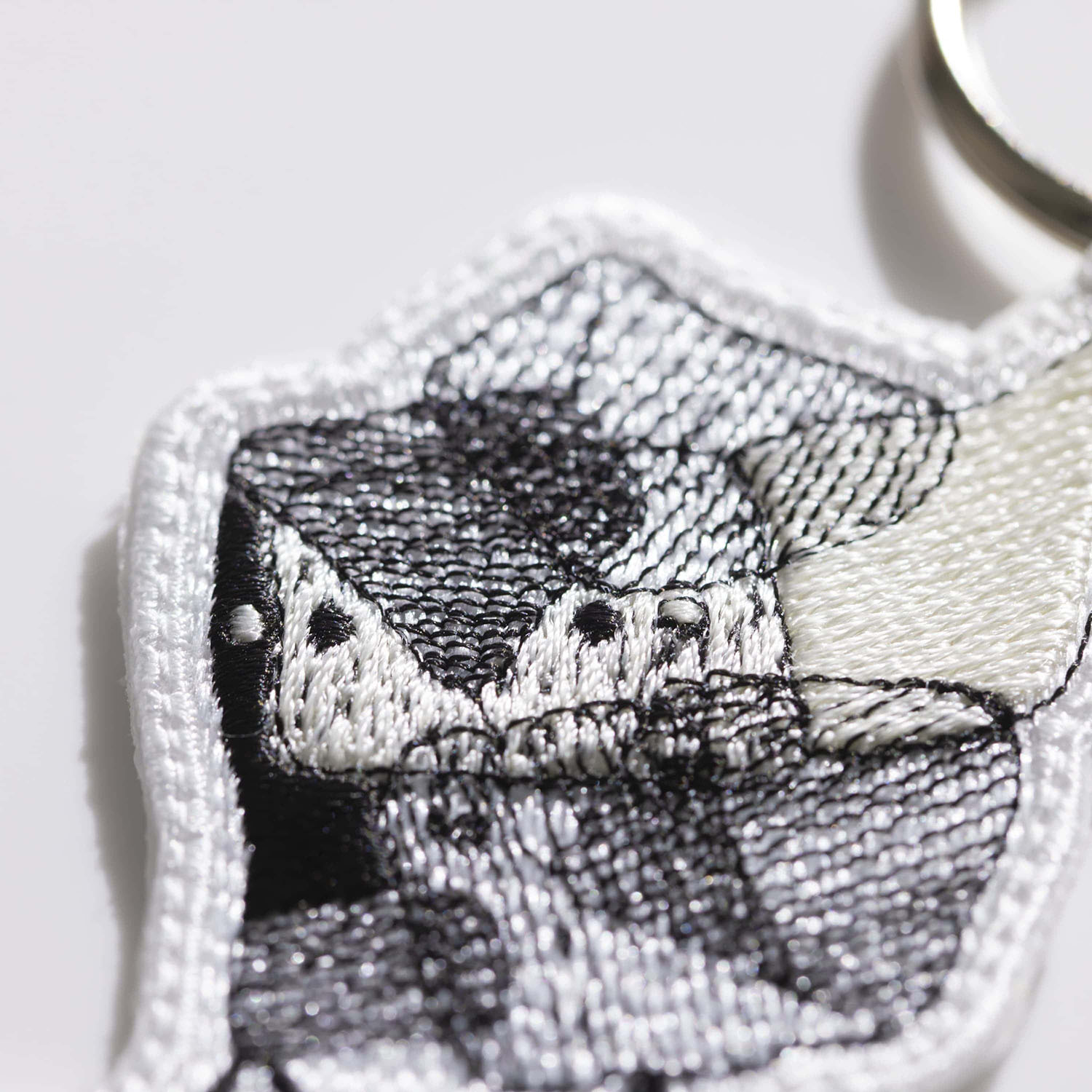 刺繍キーホルダー｜クレー《双子》｜アーティゾン美術館