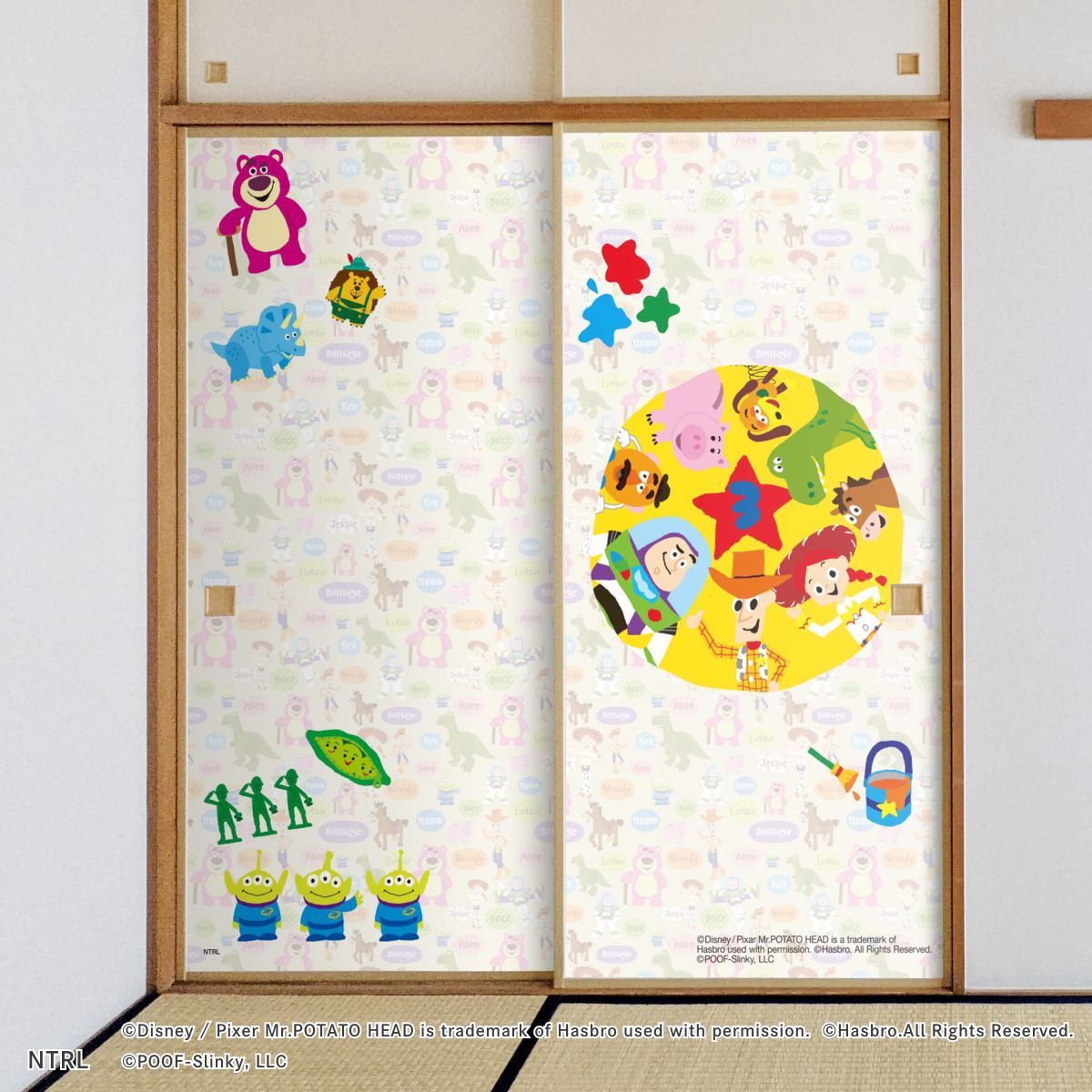 ディズニーキャラクター ピクサー ふすま紙 トイ・ストーリー3 ウッディ＆フレンズ NTLD-029F 水で貼るタイプ 再湿 襖紙 幅約92cm×長さ約182cm 2枚1組 アサヒペン