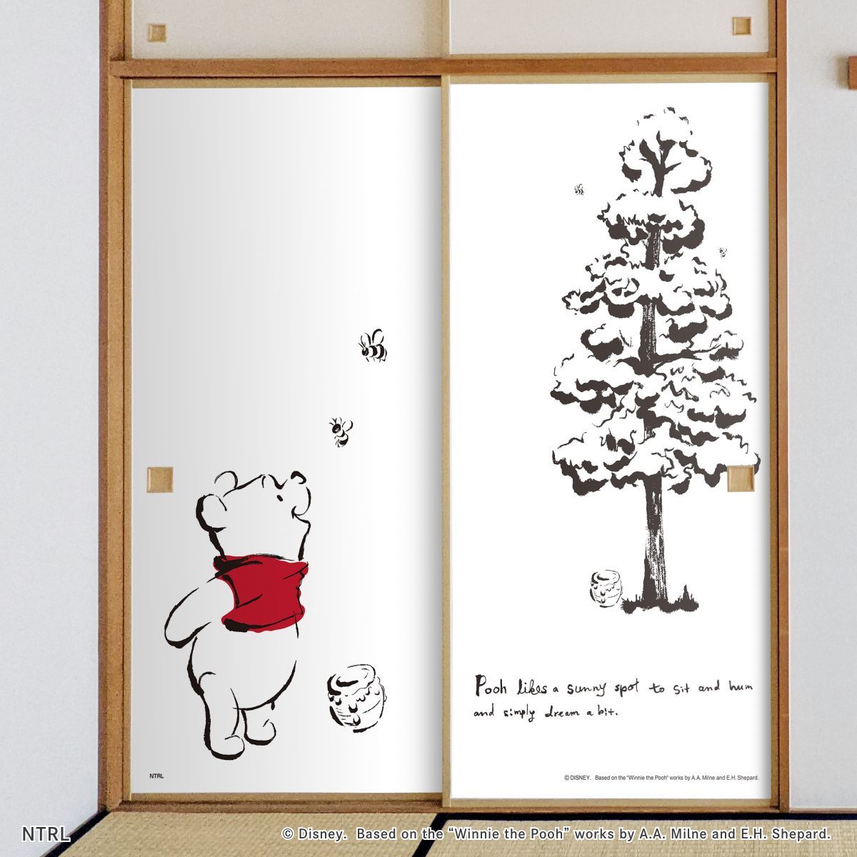【廃番のため1月29日販売終了】くまのプーさん ディズニーキャラクター ふすま紙  墨アート  NTLWP-005F 水で貼るタイプ 再湿 襖紙 幅約92cm×長さ約182cm 2枚1組 アサヒペン