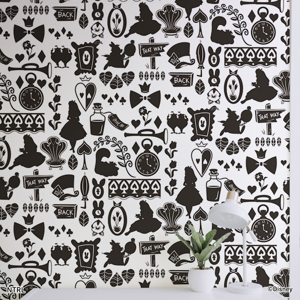 【廃番のため1月29日販売終了】ディズニーキャラクター のりなし壁紙 ディズニープリンセス モノクロ・アリス NTLP-025W のり貼りタイプ 幅約97cm×長さ約265cm 1枚入り