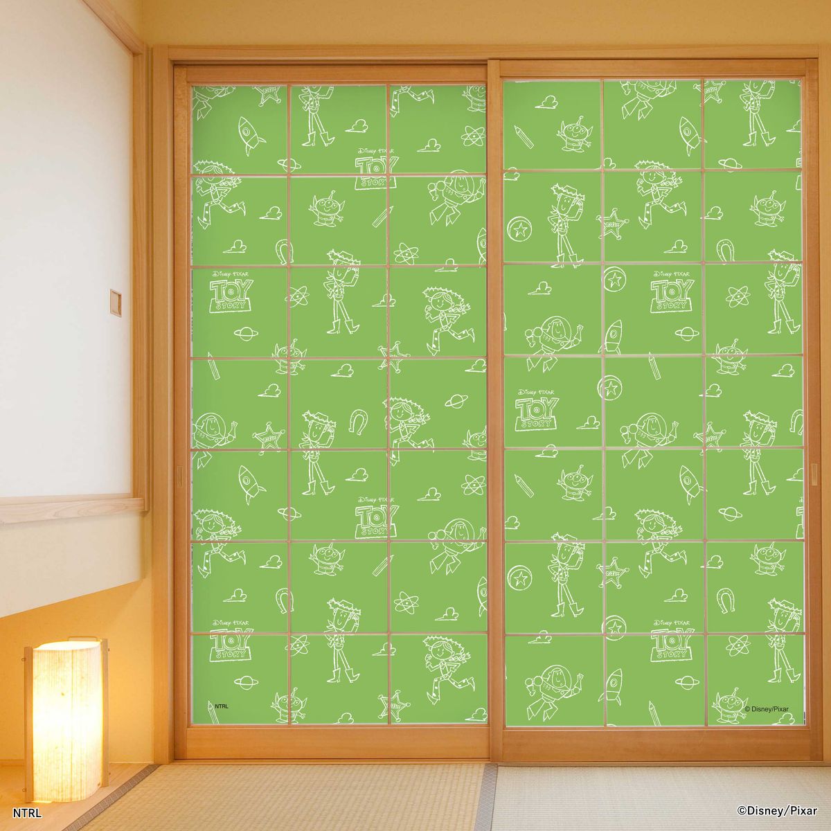 ディズニーキャラクター ピクサー 障子紙 トイ・ストーリー  ウッディ＆ジェシー NTLX-007S のりで貼るタイプ 幅約92cm×長さ約182cm 2枚1組 アサヒペン