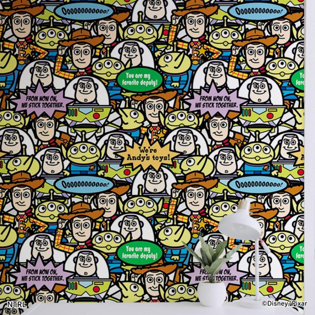 【廃番のため1月29日販売終了】ディズニーキャラクター ピクサー のりなし壁紙 トイ・ストーリー ウッディ＆バズ＆リトル・グリーン・メン エイリアン NTLX-008W のり貼りタイプ 幅約97cm×長さ約265cm 1枚入り