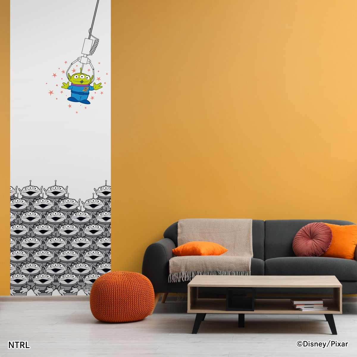 ディズニーキャラクター ピクサー のりなし壁紙 トイ・ストーリー リトル・グリーン・メン エイリアン NTLX-006W のり貼りタイプ 幅約97cm×長さ約265cm 1枚入り
