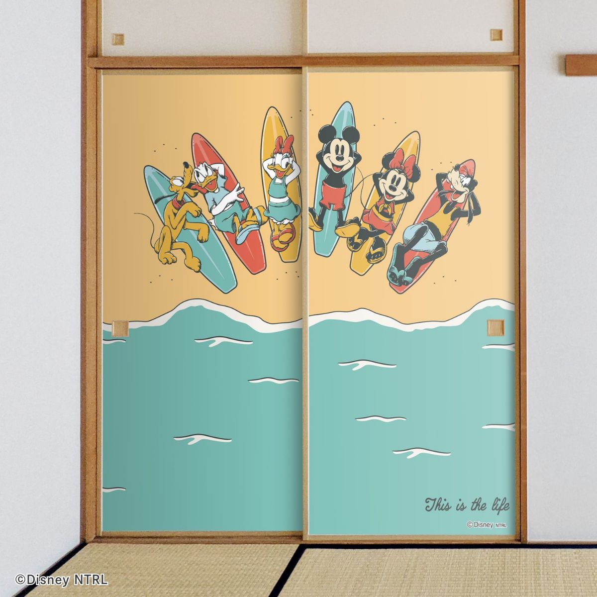 ディズニーキャラクター ふすま紙 ミッキー＆フレンズ シーサイドフレンズ NTLD-036F 水で貼るタイプ 再湿 襖紙 幅約92cm×長さ約182cm 2枚1組 アサヒペン