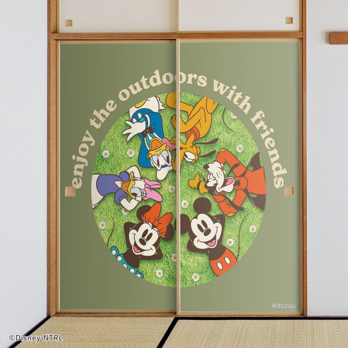 ディズニーキャラクター ふすま紙 ミッキー＆フレンズ アウトドア NTLD-038F 水で貼るタイプ 再湿 襖紙 幅約92cm×長さ約182cm 2枚1組 アサヒペン