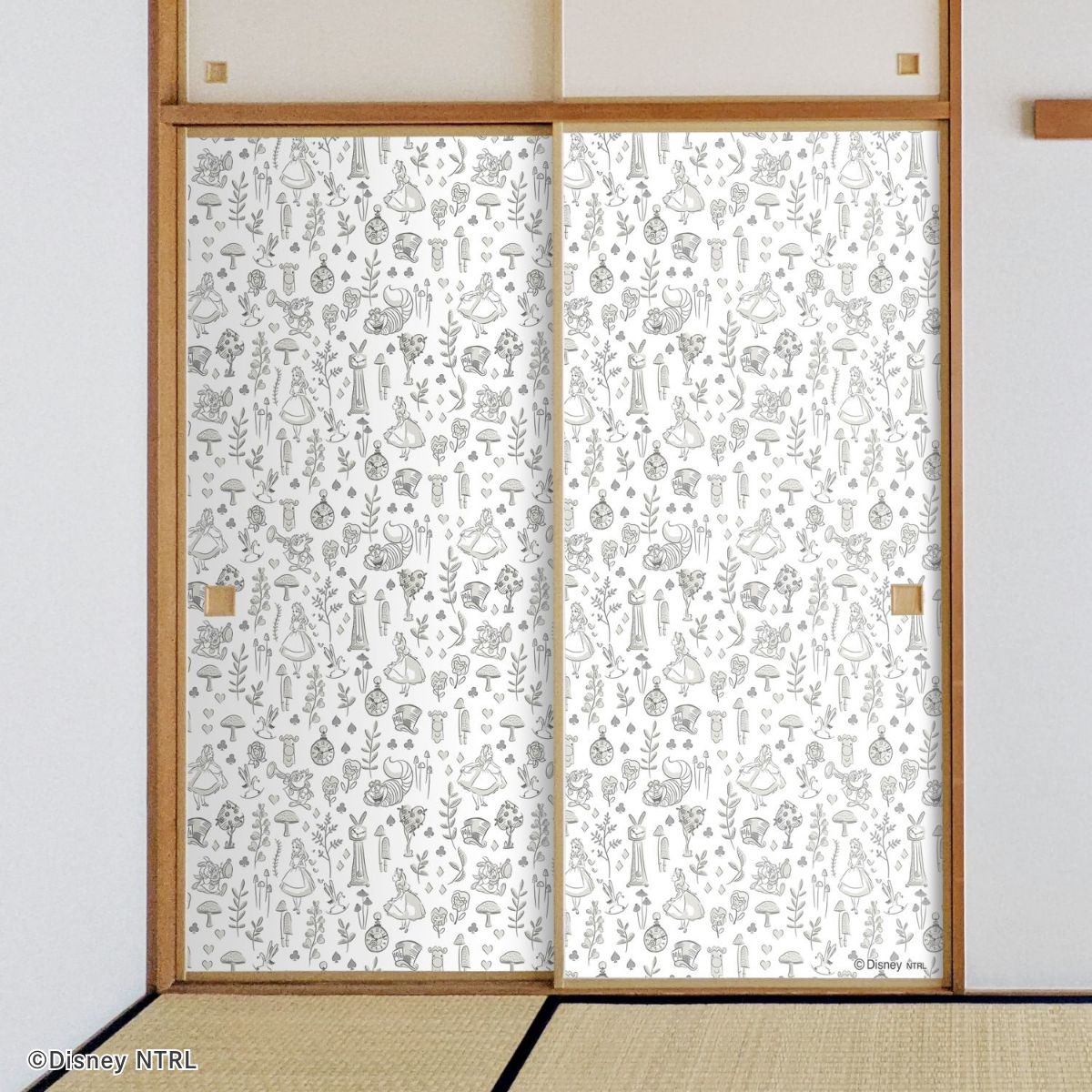 ディズニーキャラクター ふすま紙 ふしぎの国のアリス 総柄 NTLD-043F 水で貼るタイプ 再湿 襖紙 幅約92cm×長さ約182cm 2枚1組 アサヒペン