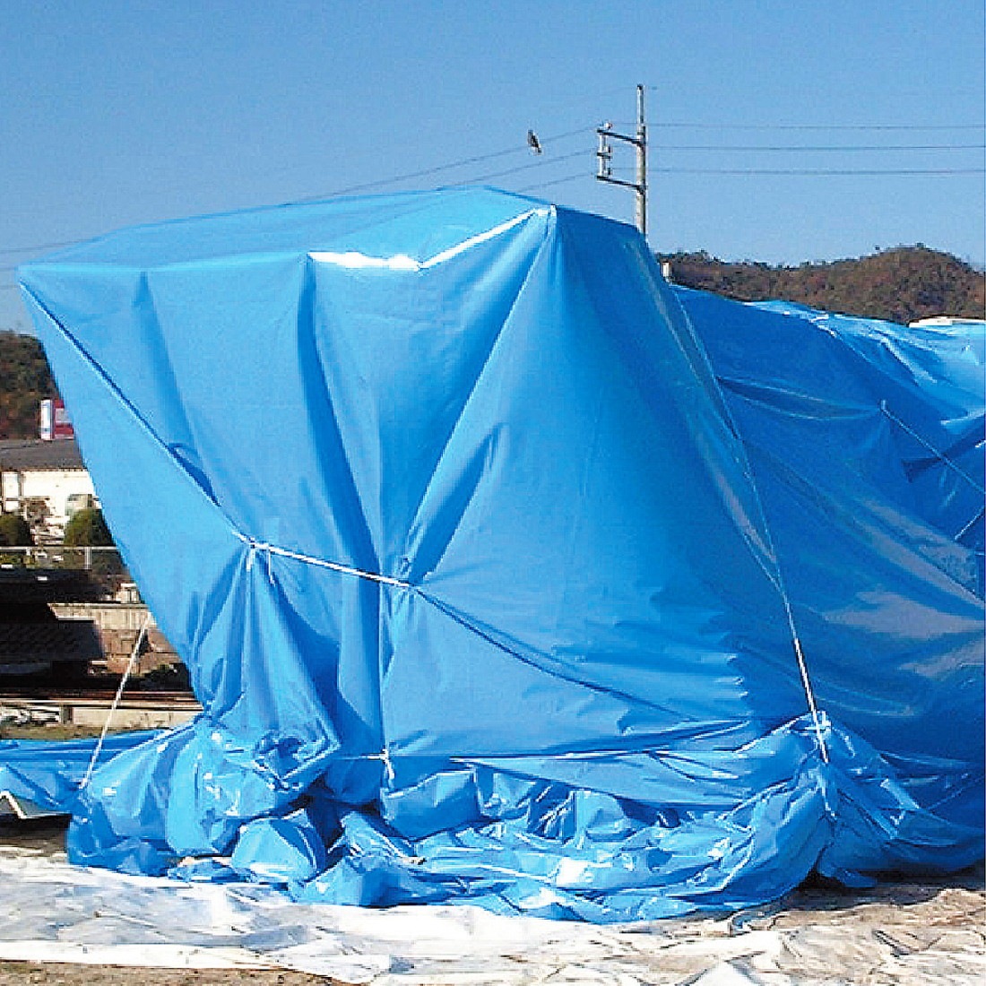 【法人限定販売】ブルーシート SK PEクロスシート(ブルー) 番手 #2500 #3000 3.6m 5.4m 7.2m 9.0m 10.0m 国産品 日本製 ポリエチレン 建築現場 土木作業 養生シート 防水 資材カバー 防災用品 アウトドア イベント 三鬼化成