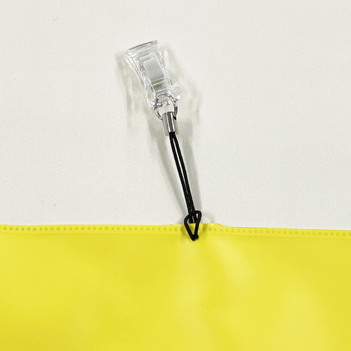 【法人限定販売】腕章くん クリップ腕章 400mm×90mm 同色50枚セット 白 黄 日本製 軟質塩化ビニル 腕章くん 水洗い可能 クリップ式 マジックテープ 三鬼化成