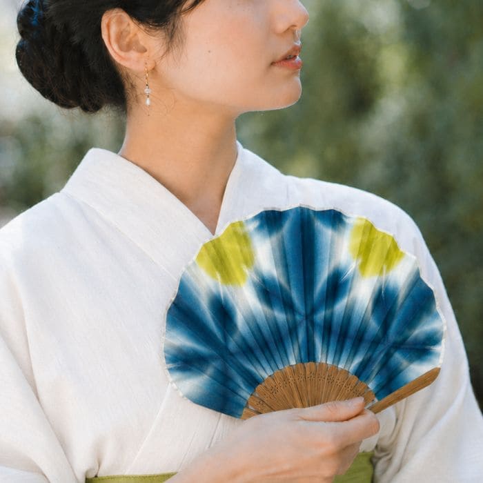 有松絞り ブルー 麻の葉 扇子 レース 手ぬぐい扇子「有松絞り19番」｜麻布十番麻の葉オンラインショップ