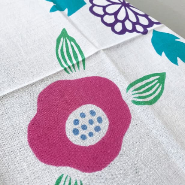 手ぬぐい「花と寅」