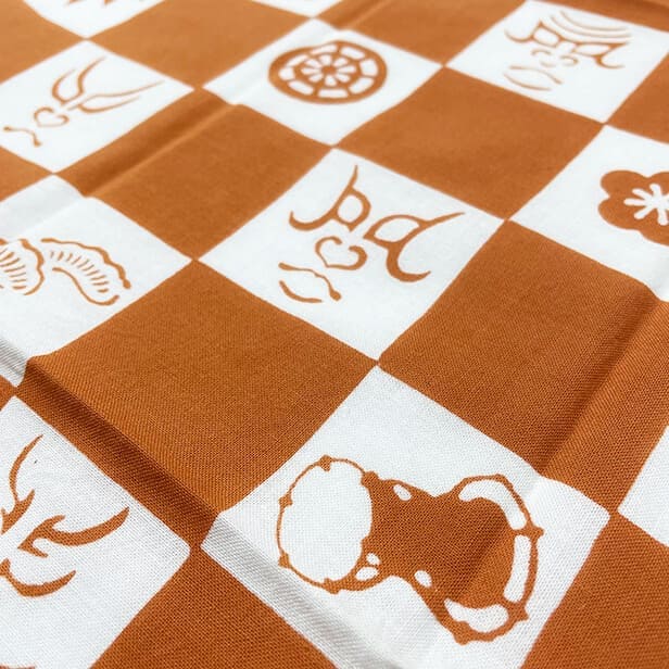 手ぬぐいハンカチ 「隈取市松(柿色)」