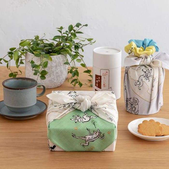 小風呂敷 「鳥獣戯画絵巻（グリーン/ピンク）」