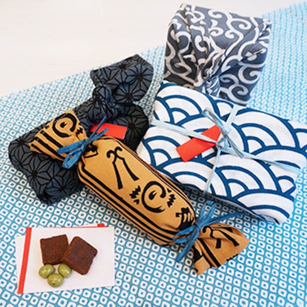 手ぬぐいハンカチ 「唐草(グレー)」