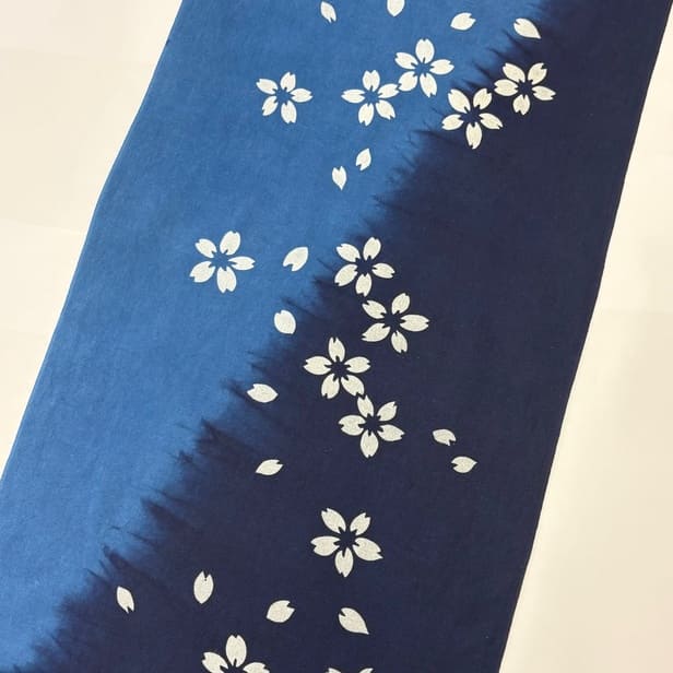 【阿波徳島】 藍染め手ぬぐい「桜」