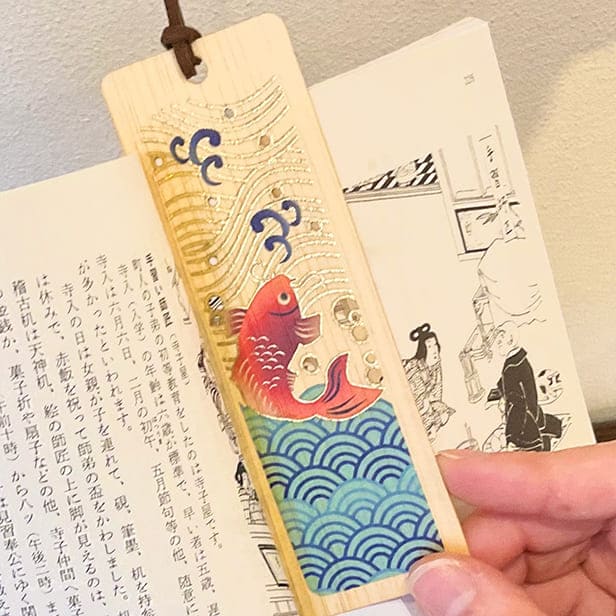 木のしおり（箔押し）「魚」
