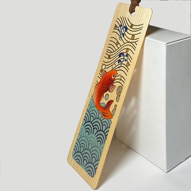 木のしおり（箔押し）「魚」