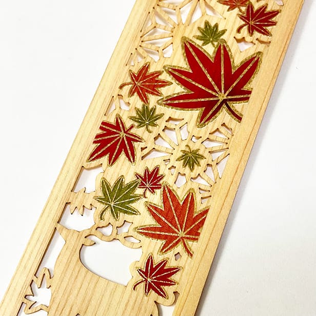 木のしおり（箔押し）「紅葉」
