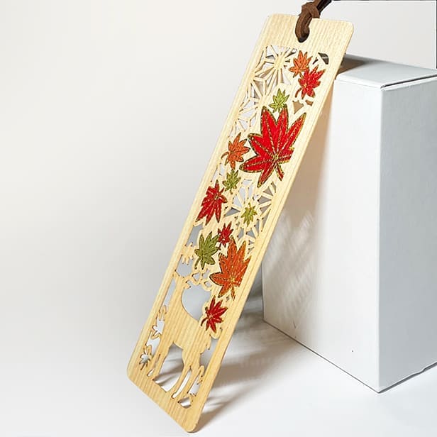木のしおり（箔押し）「紅葉」