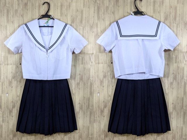 陵北中学校制服　1月中のお取引完了で22000円‼️ 陵北中学校制服1月中のお取引完了で22000円‼️ (義和) 札幌のその他の