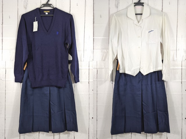 N40 愛知県 豊野高校 長袖ブラウス×2点+セーター+夏服・冬服スカート