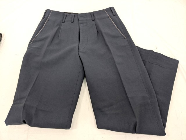 五稜郭中学校の男子制服 夏冬ズボン