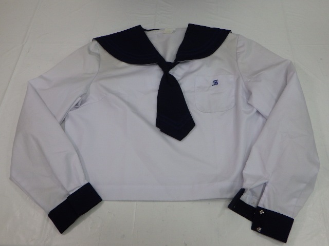 真栄高校学生服です shineis.gif