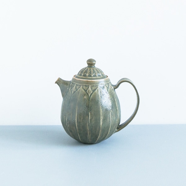 田中大喜　緑淡釉連弁文茶器